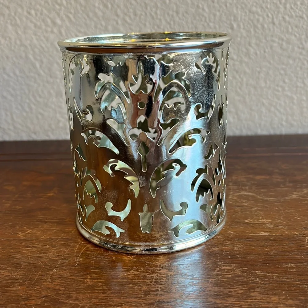 Silver Floral Punched Pen Holder *2 for $5*